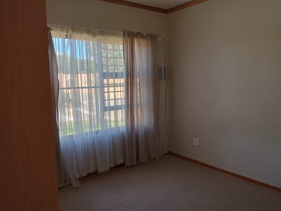 2 Bedroom Property for Sale in Langenhovenpark Free State